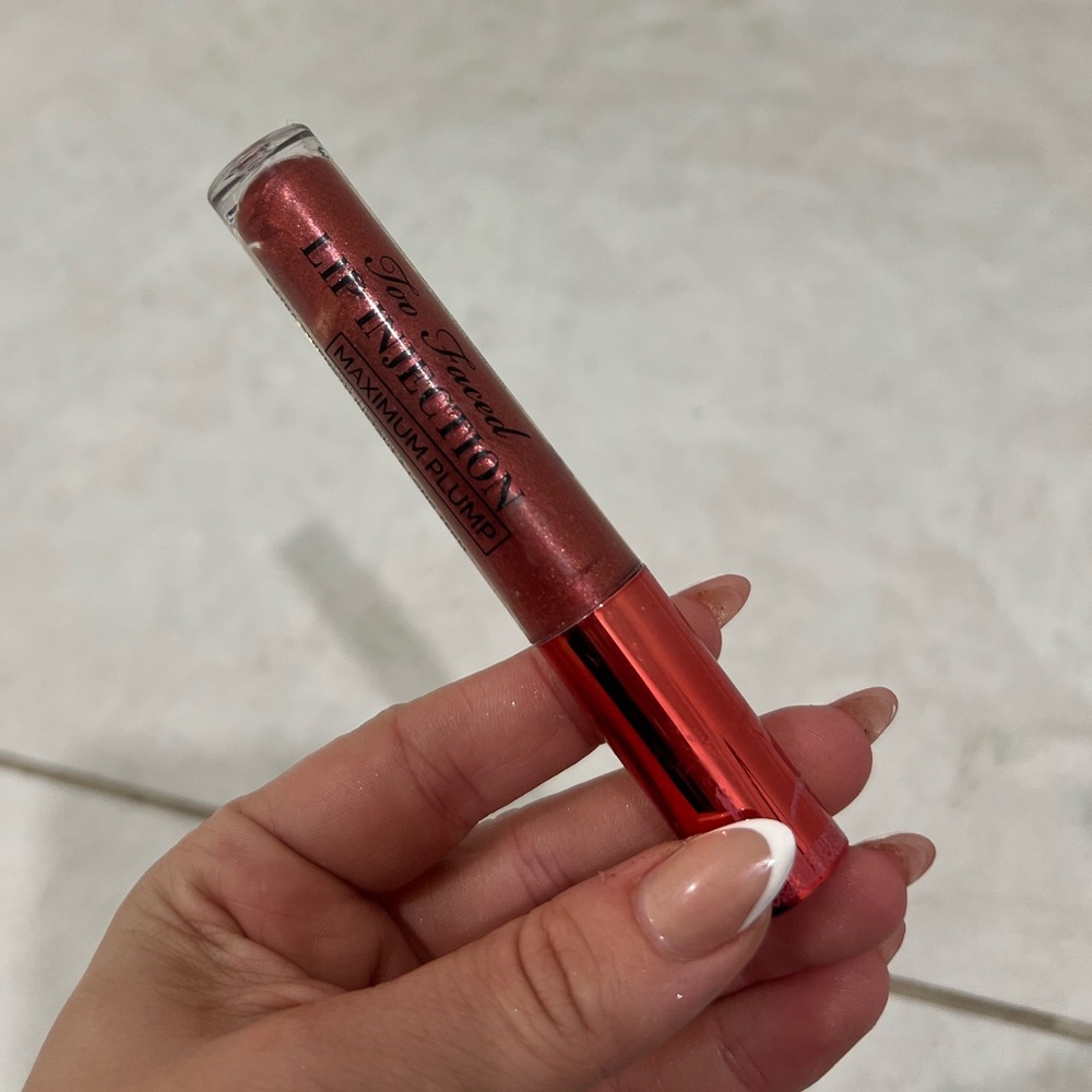 NEW Too Faced Lip Injection Maximum Plump Maple Syrup Pancakes